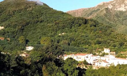 Bruciano ancora le montagne, il fuoco divora la zona di Crocelle