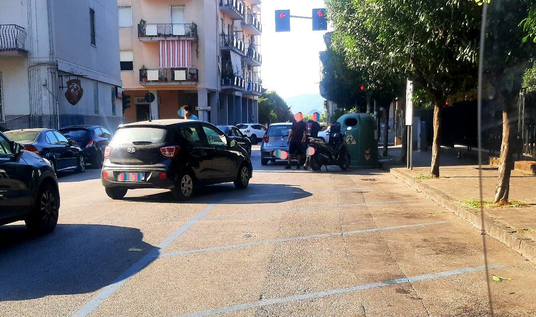 Cava de’ Tirreni, tre incidenti nel giro di un’ora e a poca distanza. Grave un anziano ciclista